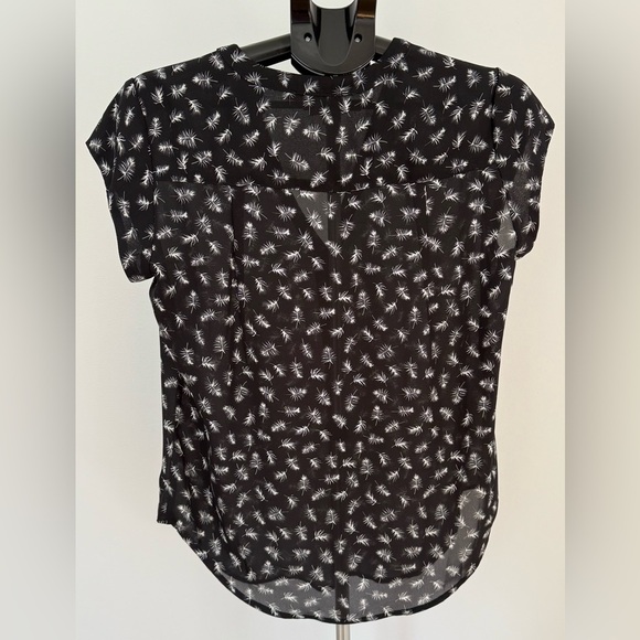 Fun2Fun Black Feather Print Blouse | Size Medium | Lightweight & Stylish - Picture 2 of 3